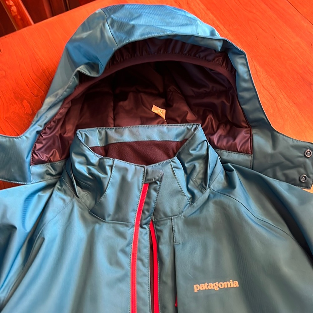 Like new Patagonia boys ski coat
